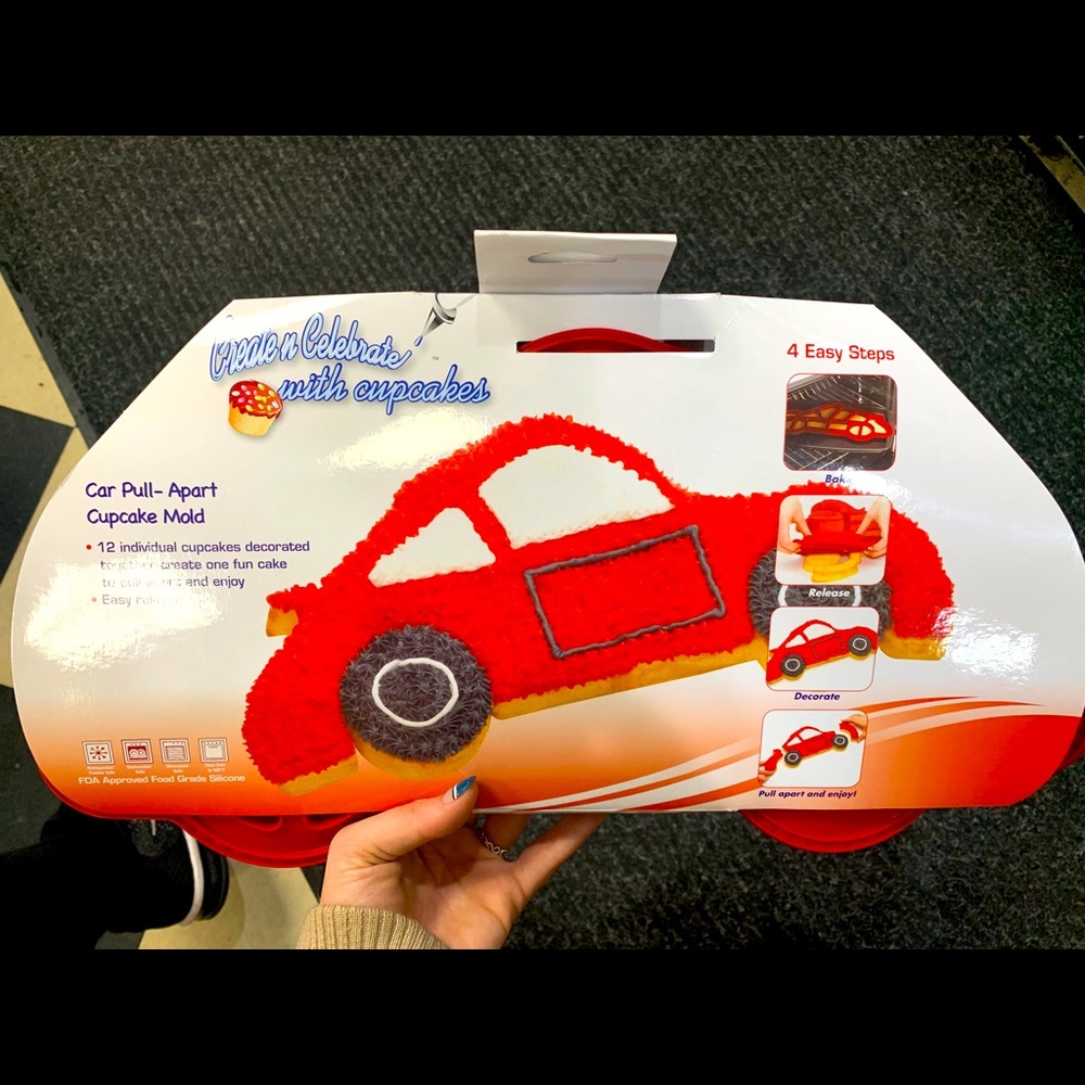 Car pull apart cupcake mold